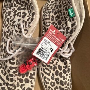 Sanuk women’s size 10 Savvy Anna Cheetah Chukka
